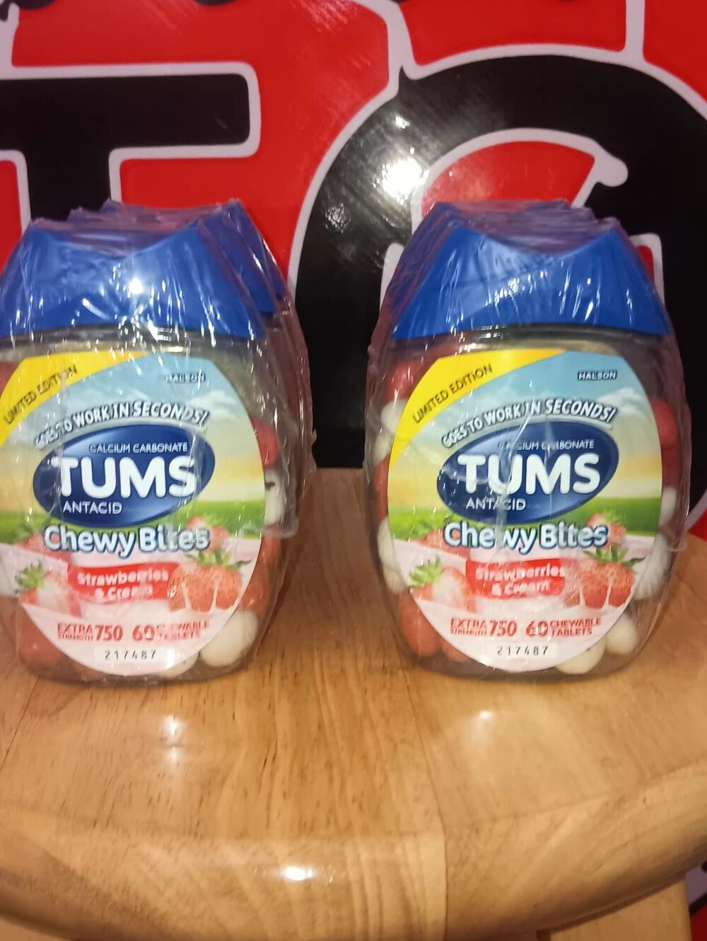 TUMS Chewy Bites Antacid - Strawberries & Cream (Blue Cap) - Picture 4 of 9